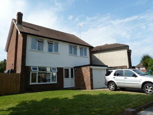  Image of 3 bedroom Semi-Detached house to rent in Grenville Close Tolworth Surbiton KT5 at Surbiton Surrey, KT5 9PS