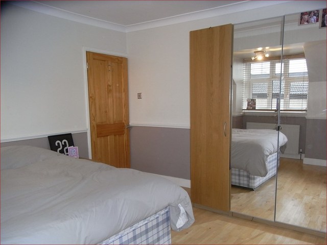  Image of 3 bedroom Flat for sale in Hadley Road New Barnet Barnet EN5 at Hadley Road  New Barnet, EN5 5QP