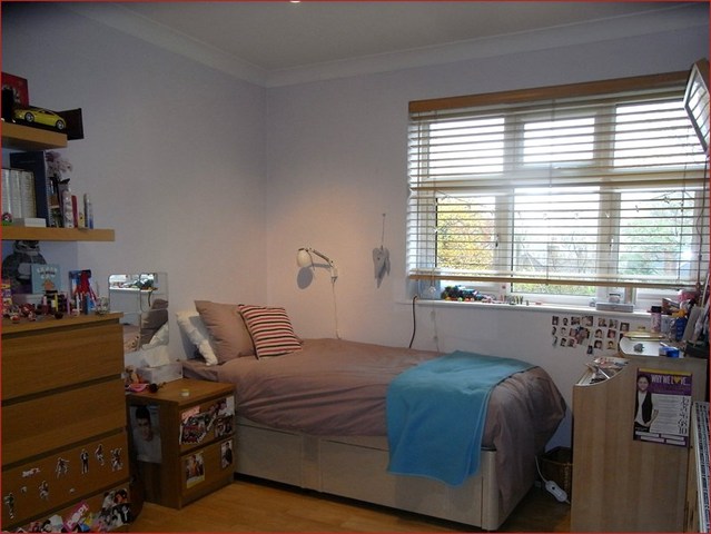  Image of 3 bedroom Flat for sale in Hadley Road New Barnet Barnet EN5 at Hadley Road  New Barnet, EN5 5QP