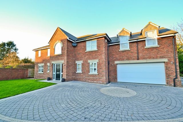  Image of 5 bedroom Detached house for sale in Hall Carr Court Walmer Bridge Preston PR4 at Hall Carr Court Walmer Bridge Walmer Bridge, PR4 5AW