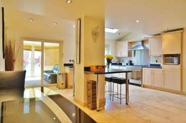  Image of 5 bedroom Terraced house for sale in Harcourt Way Abingdon OX14 at Abingdon, OX14 1NU