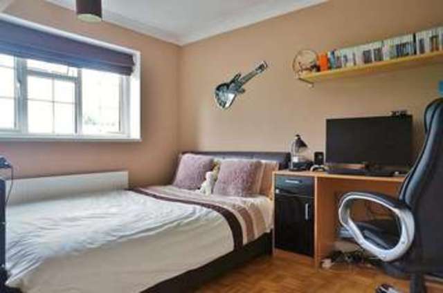  Image of 5 bedroom Terraced house for sale in Harcourt Way Abingdon OX14 at Abingdon, OX14 1NU