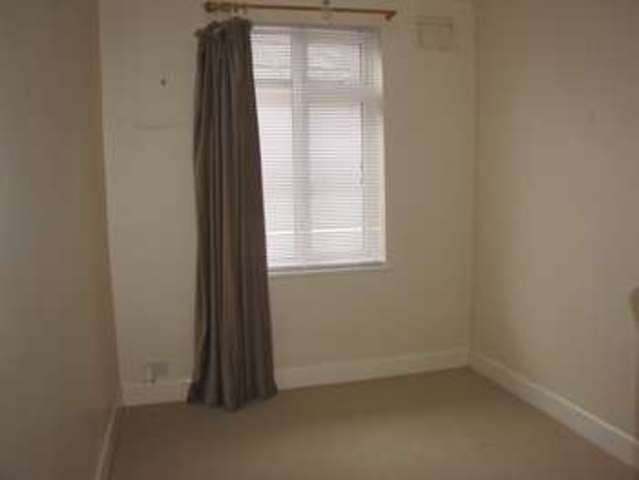 Image of 2 bedroom Flat to rent in Havant Road Drayton Portsmouth PO6 at Drayton Portsmouth Hampshire, PO6 1PA