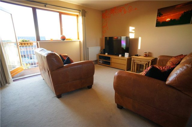 Image of 2 bedroom Flat for sale in Hawkins Avenue Gravesend DA12 at Gravesend Kent Singlewell or Ifield, DA12 5NB