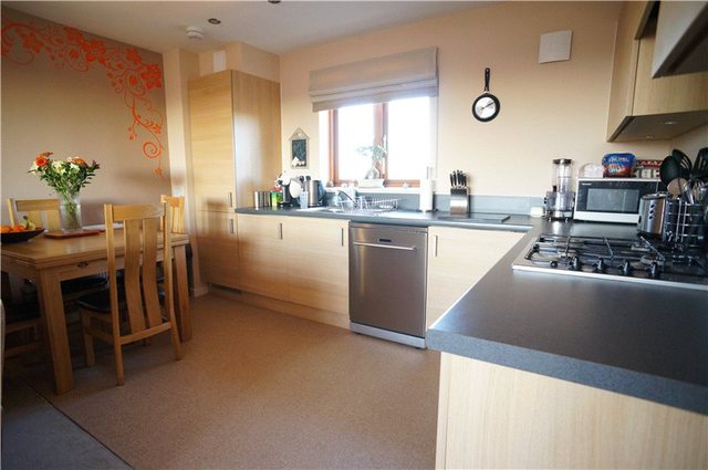  Image of 2 bedroom Flat for sale in Hawkins Avenue Gravesend DA12 at Gravesend Kent Singlewell or Ifield, DA12 5NB