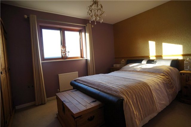 Image of 2 bedroom Flat for sale in Hawkins Avenue Gravesend DA12 at Gravesend Kent Singlewell or Ifield, DA12 5NB