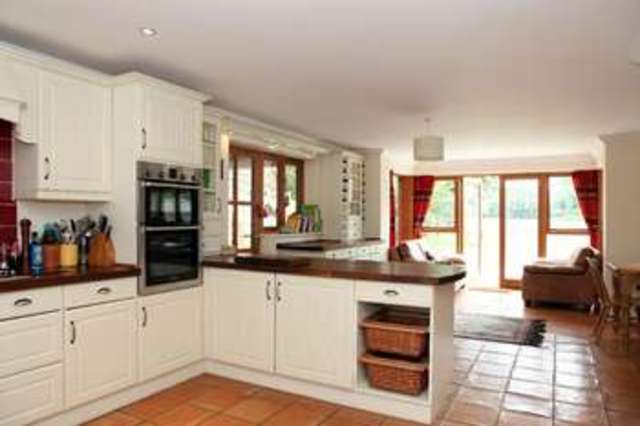  Image of 4 bedroom Detached house for sale in St. Peters Road Hayling Island PO11 at Hayling Island Hampshire, PO11 0RX