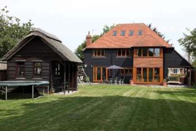  Image of 4 bedroom Detached house for sale in St. Peters Road Hayling Island PO11 at Hayling Island Hampshire, PO11 0RX
