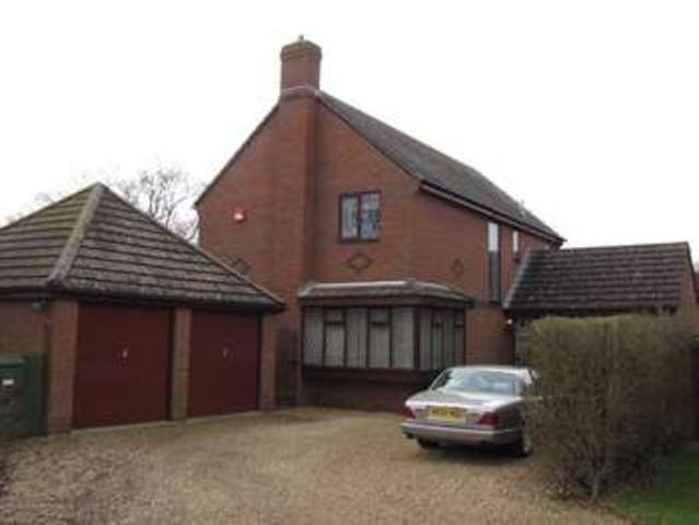 Image of 4 bedroom Detached house for sale in Sinah Lane Hayling Island PO11 at Hayling Island Hampshire, PO11 0HJ