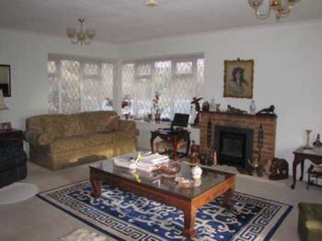  Image of 4 bedroom Detached house for sale in Sinah Lane Hayling Island PO11 at Hayling Island Hampshire, PO11 0HJ