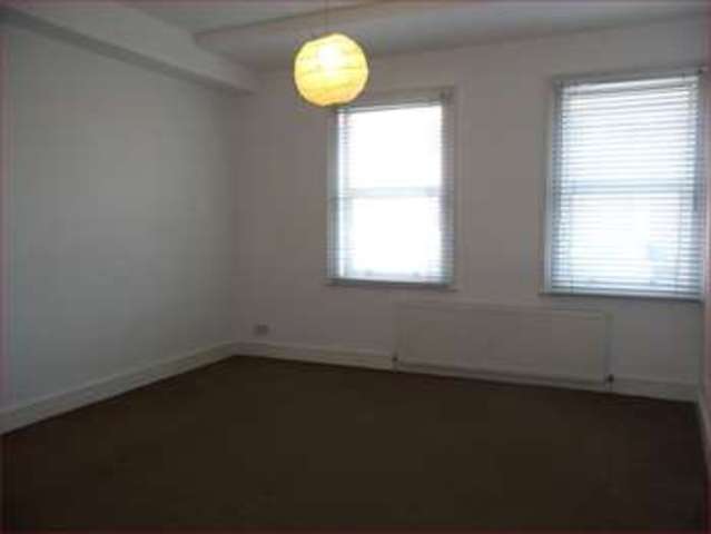  Image of 2 bedroom Flat for sale in Hadley Parade High Street Barnet EN5 at High Street  Barnet, EN5 5UW