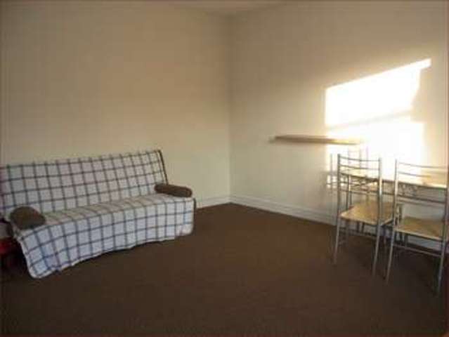  Image of 2 bedroom Flat for sale in Hadley Parade High Street Barnet EN5 at High Street  Barnet, EN5 5UW
