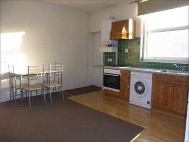  Image of 2 bedroom Flat for sale in Hadley Parade High Street Barnet EN5 at High Street  Barnet, EN5 5UW