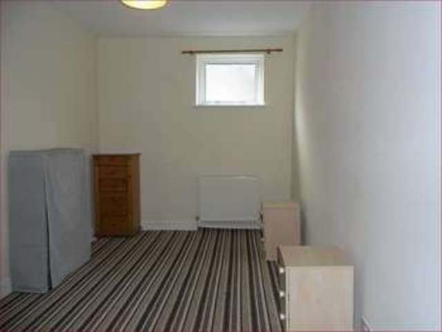  Image of 2 bedroom Flat for sale in Hadley Parade High Street Barnet EN5 at High Street  Barnet, EN5 5UW