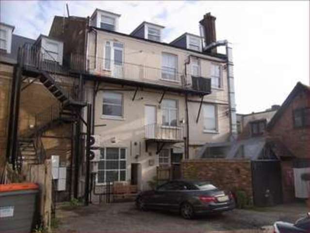  Image of 2 bedroom Flat for sale in Hadley Parade High Street Barnet EN5 at High Street  Barnet, EN5 5UW