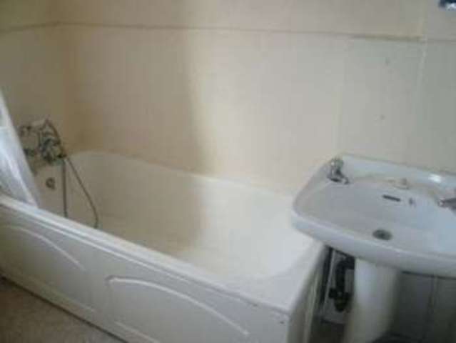  Image of 3 bedroom Flat to rent in High Street Whitton Twickenham TW2 at High Street Whitton Twickenham, TW2 7LA