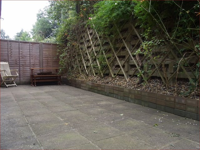  Image of 5 bedroom Semi-Detached house for sale in Hillary Rise High Barnet Barnet EN5 at Hillary Rise  Barnet, EN5 5AZ