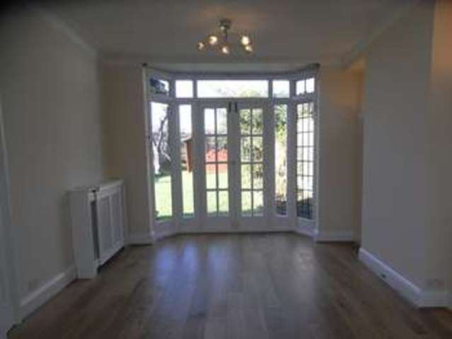  Image of 4 bedroom Property for sale in Hillside Gardens Barnet EN5 at Hillside Gardens  Barnet, EN5 2NL
