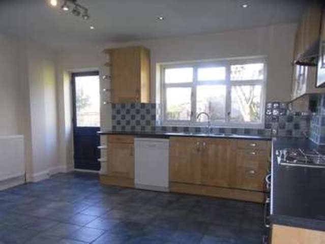  Image of 4 bedroom Property for sale in Hillside Gardens Barnet EN5 at Hillside Gardens  Barnet, EN5 2NL