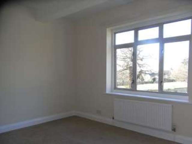  Image of 4 bedroom Property for sale in Hillside Gardens Barnet EN5 at Hillside Gardens  Barnet, EN5 2NL
