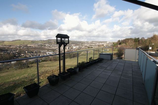  Image of 4 bedroom Detached house for sale in West Bottom Norland Sowerby Bridge HX6 at Hob Lane  Norland, HX6 3QL