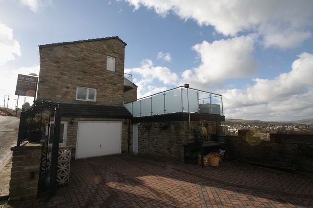  Image of 4 bedroom Detached house for sale in West Bottom Norland Sowerby Bridge HX6 at Hob Lane  Norland, HX6 3QL