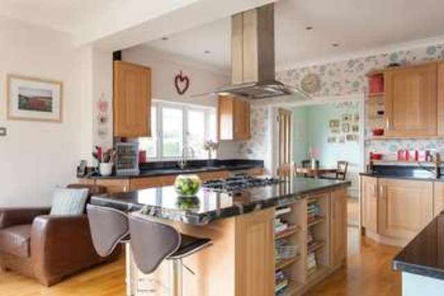  Image of 5 bedroom Detached house for sale in Five Heads Road Catherington Waterlooville PO8 at Horndean Waterlooville Hampshire, PO8 9NZ