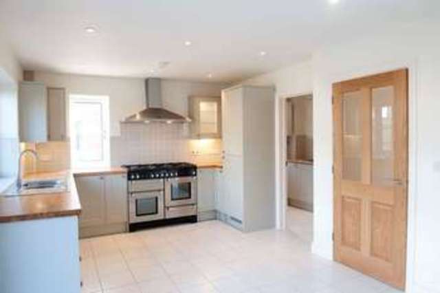  Image of 6 bedroom Detached house for sale in Farmers Way Horndean Waterlooville PO8 at Horndean Waterlooville Hampshire, PO8 9GY