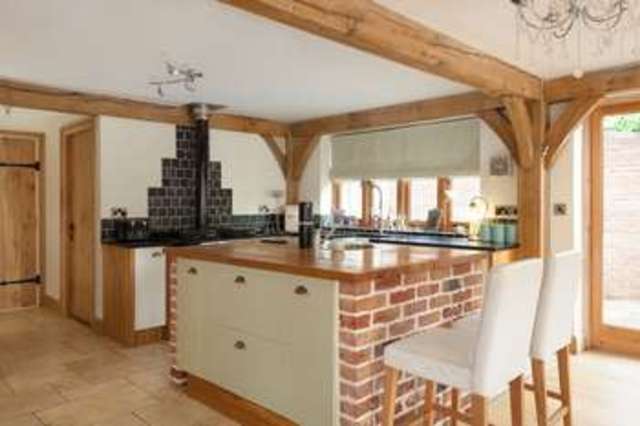  Image of 5 bedroom Detached house for sale in London Road Horndean Waterlooville PO8 at Horndean Waterlooville Hampshire, PO8 0BN