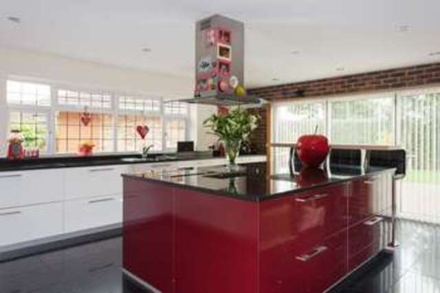  Image of 4 bedroom Detached house for sale in Five Heads Road Catherington Waterlooville PO8 at Horndean Waterlooville Hampshire, PO8 9NZ