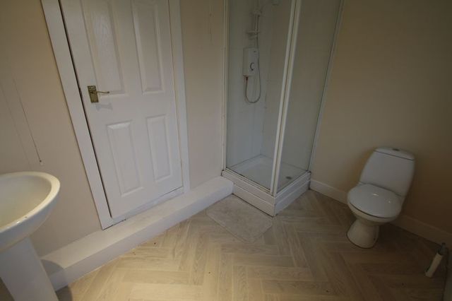  Image of 2 bedroom Flat to rent in Huddersfield Road Elland HX5 at Huddersfield Road  Elland, HX5 0EE
