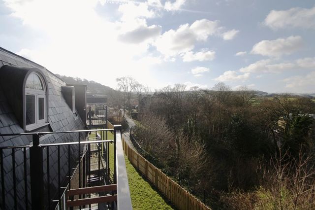 Image of 2 bedroom Flat for sale in Ingwood Parade Greetland Halifax HX4 at Ingwood Parade  Halifax, HX4 8DE