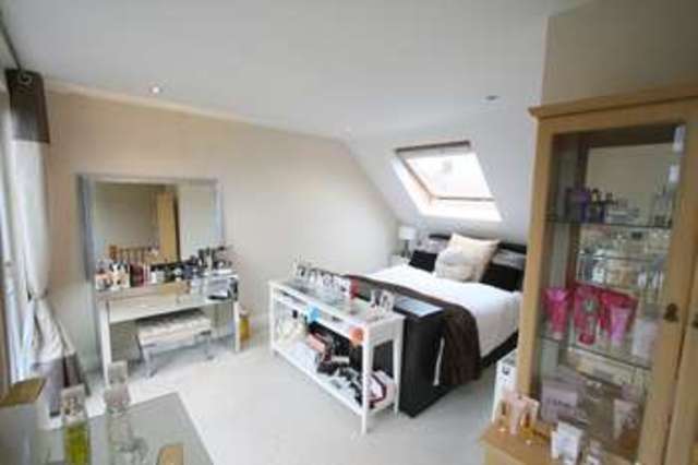  Image of 3 bedroom Semi-Detached house for sale in Kenerne Drive Barnet EN5 at Kenerne Drive Barnet Barnet, EN5 2NW