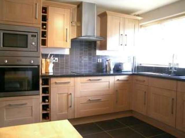  Image of 3 bedroom Terraced house to rent in Kennedy Drive Pangbourne Reading RG8 at Pangbourne  Reading, RG8 7JP