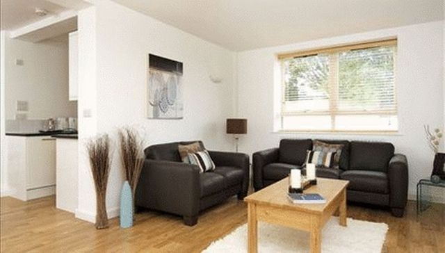  Image of 2 bedroom Flat to rent in Kew Bridge Court London W4 at Kew Bridge Court  London, W4 3AZ