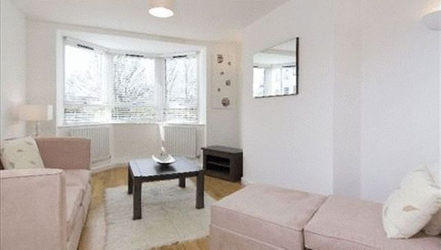  Image of 2 bedroom Flat to rent in Kew Bridge Court London W4 at Kew Bridge Court  London, W4 3AZ