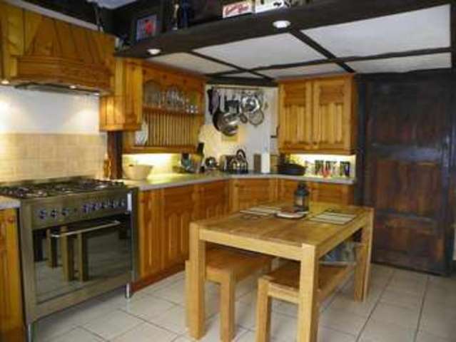  Image of 3 bedroom Detached house for sale in Bath Road Kiln Green Reading RG10 at Kiln Green  Reading, RG10 9SE