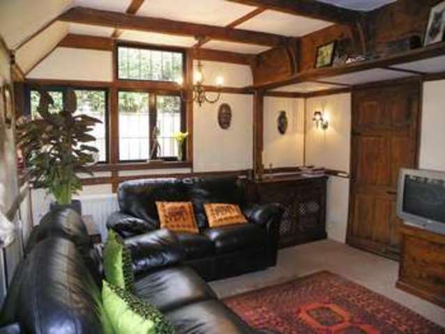 Image of 3 bedroom Detached house for sale in Bath Road Kiln Green Reading RG10 at Kiln Green  Reading, RG10 9SE