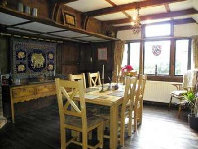  Image of 3 bedroom Detached house for sale in Bath Road Kiln Green Reading RG10 at Kiln Green  Reading, RG10 9SE