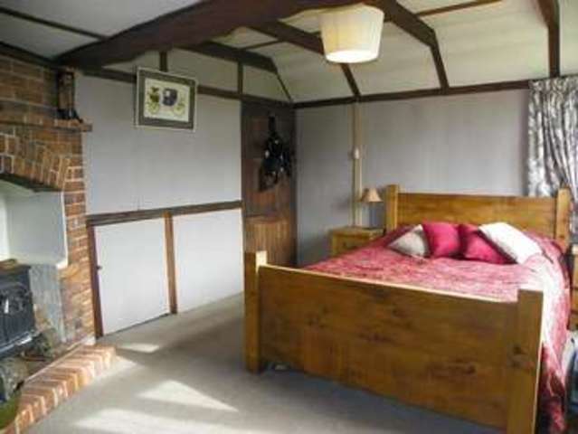  Image of 3 bedroom Detached house for sale in Bath Road Kiln Green Reading RG10 at Kiln Green  Reading, RG10 9SE