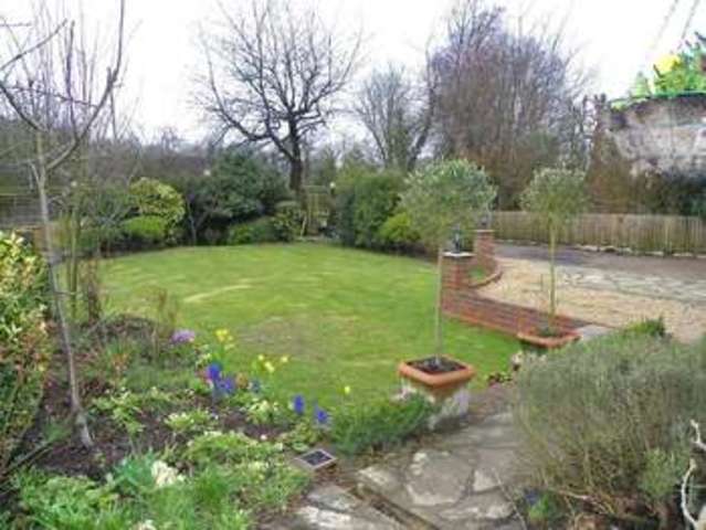  Image of 3 bedroom Detached house for sale in Bath Road Kiln Green Reading RG10 at Kiln Green  Reading, RG10 9SE