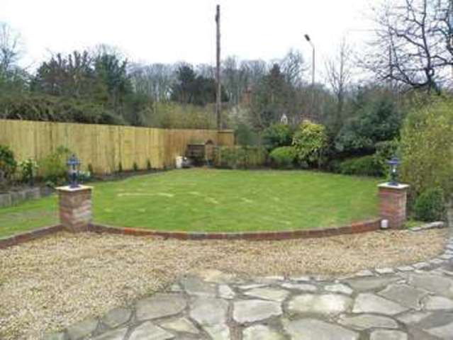  Image of 3 bedroom Detached house for sale in Bath Road Kiln Green Reading RG10 at Kiln Green  Reading, RG10 9SE