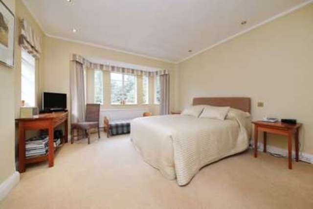  Image of 5 bedroom Detached house for sale in Kingsley Way London N2 at Kingsley Way  London, N2 0EN