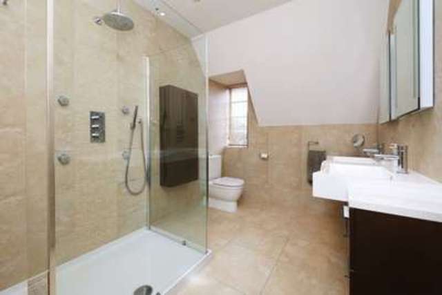  Image of 5 bedroom Detached house for sale in Kingsley Way London N2 at Kingsley Way  London, N2 0EN