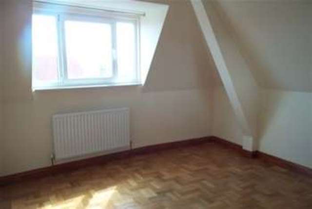  Image of 2 bedroom Flat to rent in Kingston Crescent Portsmouth PO2 at Portsmouth, PO2 8AE