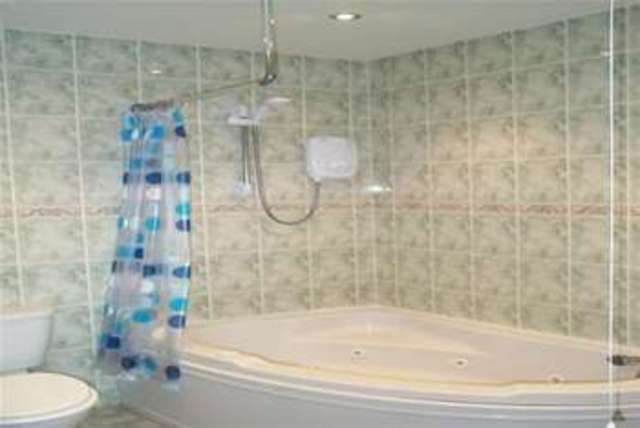  Image of 2 bedroom Flat to rent in Kingston Crescent Portsmouth PO2 at Portsmouth, PO2 8AE