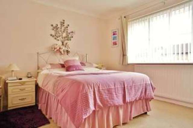  Image of 4 bedroom Detached house for sale in Knapp Close Abingdon OX14 at Abingdon, OX14 1SL