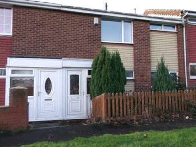  Image of 3 bedroom Semi-Detached house to rent in Knightside Gardens Dunston Gateshead NE11 at Knightside Gardens  Dunston, NE11 9RL