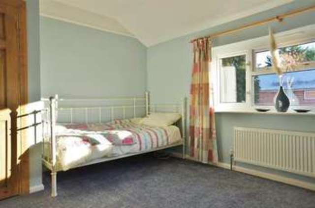 Image of 3 bedroom Terraced house for sale in Lambe Avenue Milton Abingdon OX14 at Milton  Abingdon, OX14 4DT