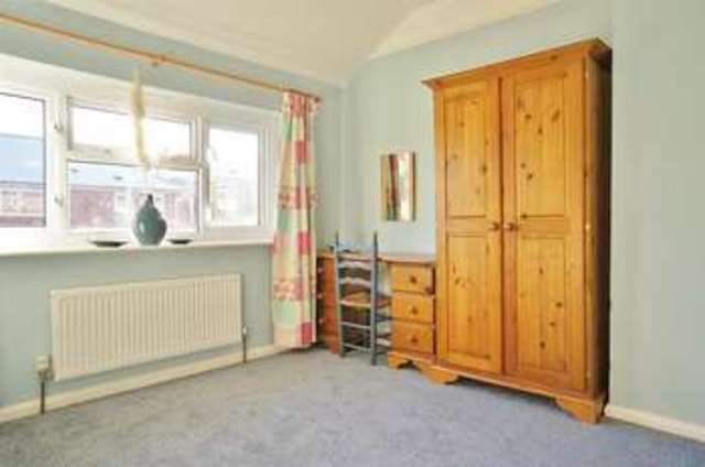  Image of 3 bedroom Terraced house for sale in Lambe Avenue Milton Abingdon OX14 at Milton  Abingdon, OX14 4DT